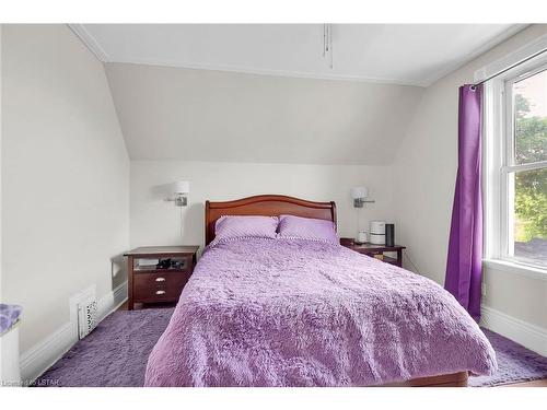 1051 Trafalgar Street, London, ON - Indoor Photo Showing Bedroom