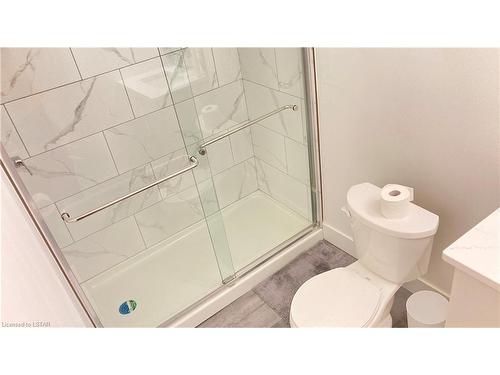 38-105 Andover Drive, London, ON - Indoor Photo Showing Bathroom