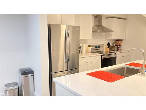 38-105 Andover Drive, London, ON - Indoor Photo Showing Kitchen With Stainless Steel Kitchen