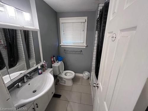 9 Ardsley Road, London, ON - Indoor Photo Showing Bathroom
