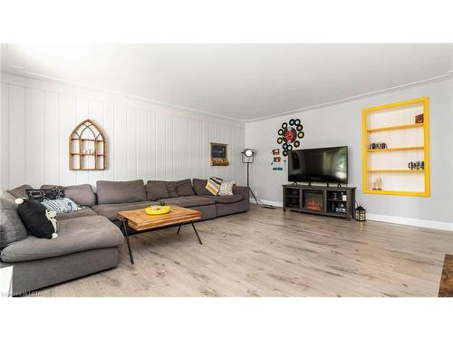 78 Tweedsmuir Avenue, London, ON - Indoor Photo Showing Living Room