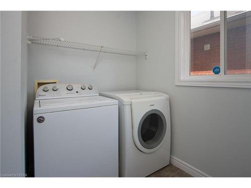 1840 Healy Road, London, ON - Indoor Photo Showing Laundry Room