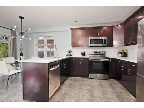 1840 Healy Road, London, ON - Indoor Photo Showing Kitchen