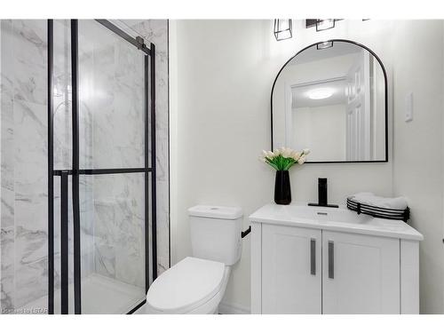 132 Sundridge Crescent, London, ON - Indoor Photo Showing Bathroom