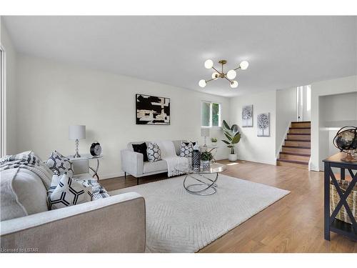 132 Sundridge Crescent, London, ON - Indoor Photo Showing Living Room