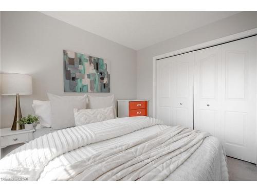 99 Meadowridge Road, London, ON - Indoor Photo Showing Bedroom
