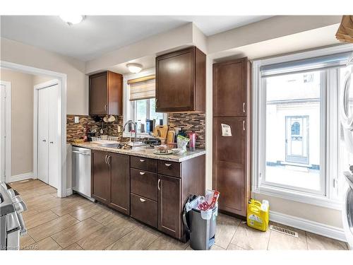 19 Stroud Crescent, London, ON - Indoor Photo Showing Kitchen With Double Sink