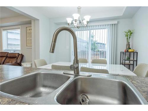 2711 Foxbend Link, London, ON - Indoor Photo Showing Kitchen With Double Sink