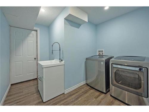 2711 Foxbend Link, London, ON - Indoor Photo Showing Laundry Room