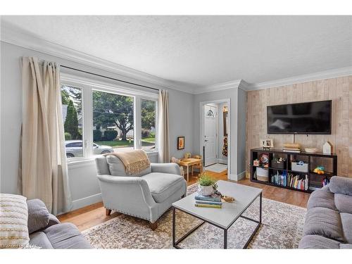 142 Foster Avenue, London, ON - Indoor Photo Showing Living Room