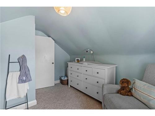 142 Foster Avenue, London, ON - Indoor Photo Showing Bedroom