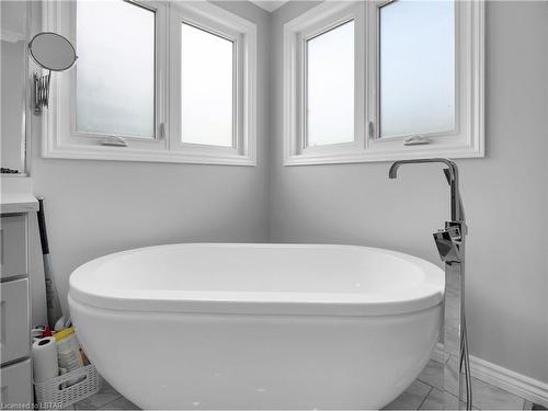 79 Trellis Crescent, London, ON - Indoor Photo Showing Bathroom