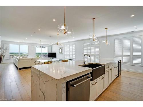 1103-260 Villagewalk Boulevard, London, ON - Indoor Photo Showing Kitchen With Upgraded Kitchen