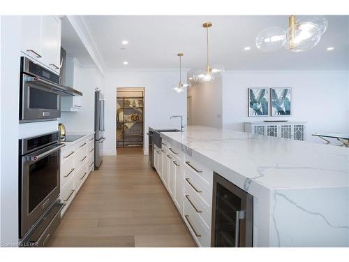 1103-260 Villagewalk Boulevard, London, ON - Indoor Photo Showing Kitchen With Upgraded Kitchen