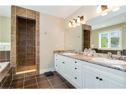 773 Klosters Drive, Waterloo, ON - Indoor Photo Showing Bathroom