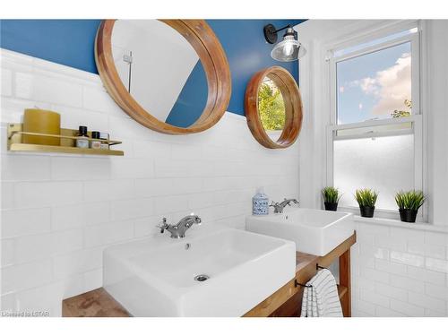 835 Princess Avenue, London, ON - Indoor Photo Showing Bathroom