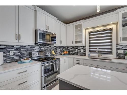 15 Talbot Grove Lane, St. Thomas, ON - Indoor Photo Showing Kitchen With Double Sink With Upgraded Kitchen