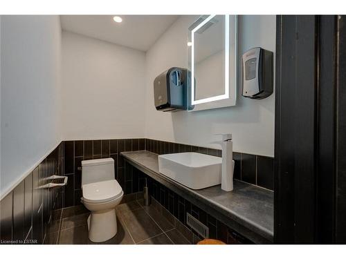 2756 Tokala Trail, London, ON - Indoor Photo Showing Bathroom