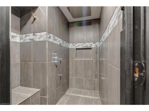 2756 Tokala Trail, London, ON - Indoor Photo Showing Bathroom