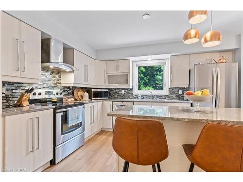 35 Paperbirch Crescent, London, ON - Indoor Photo Showing Kitchen With Upgraded Kitchen
