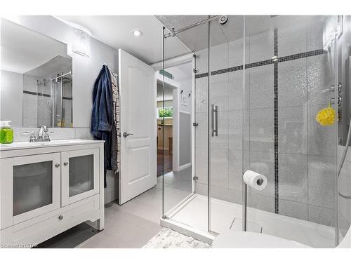35 Paperbirch Crescent, London, ON - Indoor Photo Showing Bathroom