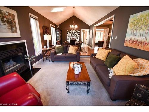 107 Carriage Hill Drive, London, ON - Indoor Photo Showing Living Room With Fireplace