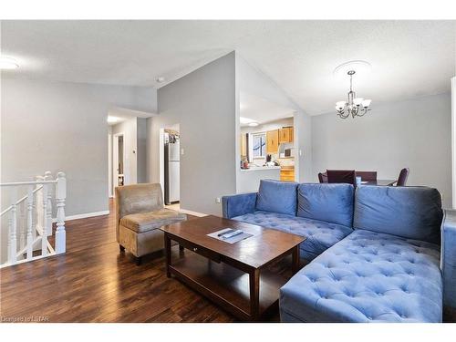 71 Blanchard Crescent, London, ON - Indoor Photo Showing Living Room