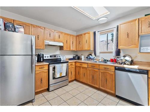 71 Blanchard Crescent, London, ON - Indoor Photo Showing Kitchen With Double Sink