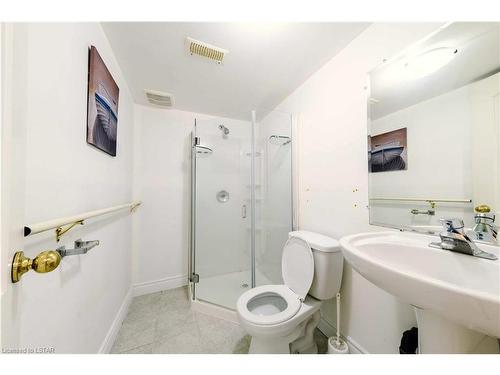 845 Blacksmith Street, London, ON - Indoor Photo Showing Bathroom