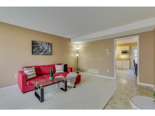 83-1535 Trossacks Avenue, London, ON - Indoor Photo Showing Living Room