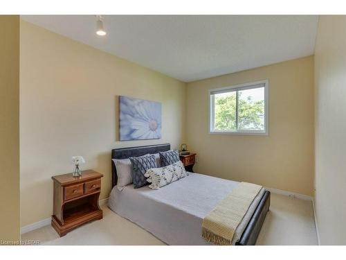 83-1535 Trossacks Avenue, London, ON - Indoor Photo Showing Bedroom