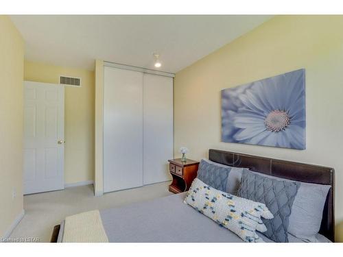 83-1535 Trossacks Avenue, London, ON - Indoor Photo Showing Bedroom