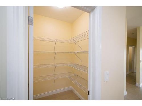 174 Cabot Trail, Chatham, ON - Indoor With Storage