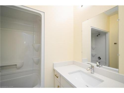 174 Cabot Trail, Chatham, ON - Indoor Photo Showing Bathroom