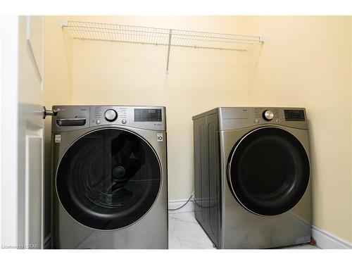 174 Cabot Trail, Chatham, ON - Indoor Photo Showing Laundry Room