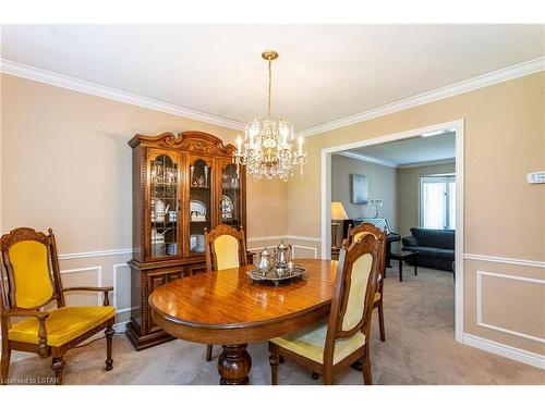 95 Mountainview Crescent, London, ON - Indoor Photo Showing Dining Room