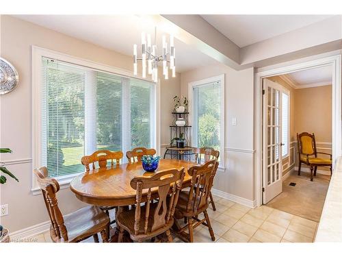 95 Mountainview Crescent, London, ON - Indoor Photo Showing Dining Room