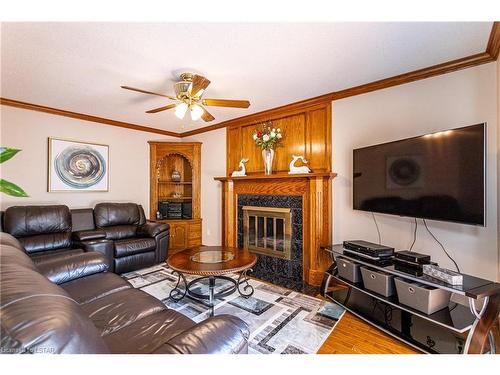 95 Mountainview Crescent, London, ON - Indoor Photo Showing Living Room With Fireplace