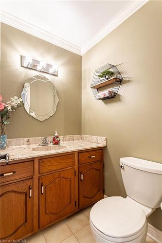 95 Mountainview Crescent, London, ON - Indoor Photo Showing Bathroom