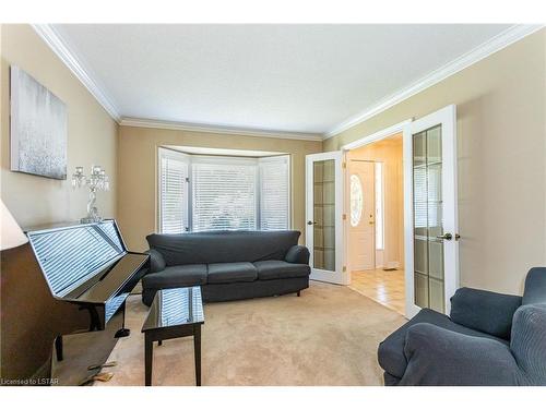 95 Mountainview Crescent, London, ON - Indoor Photo Showing Living Room