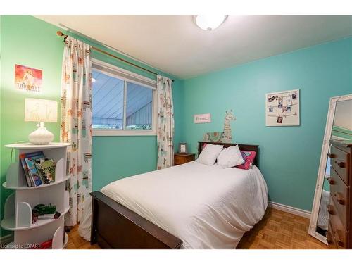41 Dudley Crescent, London, ON - Indoor Photo Showing Bedroom