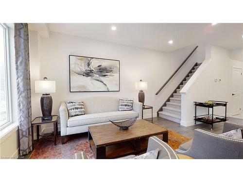 73 Julie Crescent, London, ON - Indoor Photo Showing Living Room