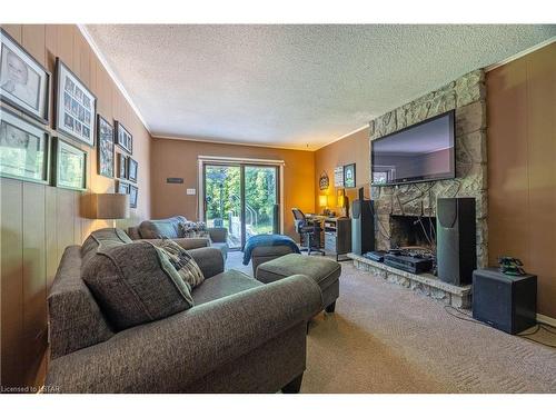 136 Hillsmount Crescent, London, ON - Indoor Photo Showing Living Room With Fireplace
