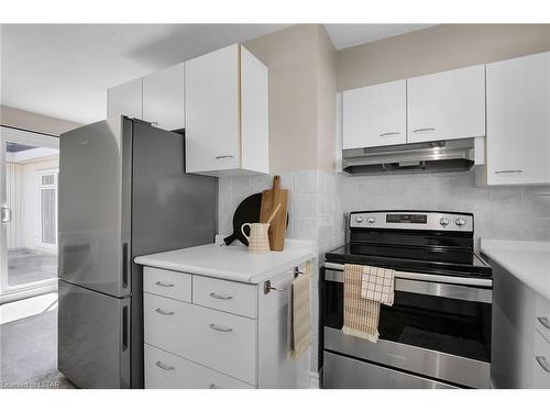 15-542 Cranbrook Road, London, ON - Indoor Photo Showing Kitchen