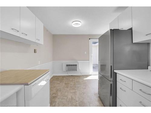 15-542 Cranbrook Road, London, ON - Indoor Photo Showing Kitchen