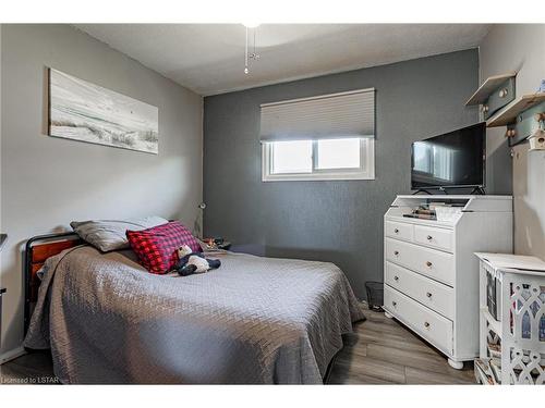 17 Stoney Court, Tillsonburg, ON - Indoor Photo Showing Bedroom