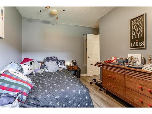 17 Stoney Court, Tillsonburg, ON - Indoor Photo Showing Bedroom