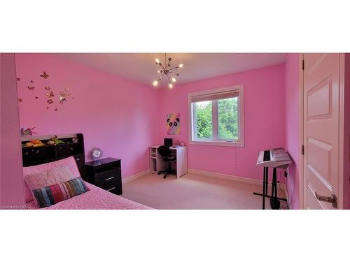 1177 Coronation Drive, London, ON - Indoor Photo Showing Bedroom