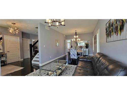 1177 Coronation Drive, London, ON - Indoor Photo Showing Living Room