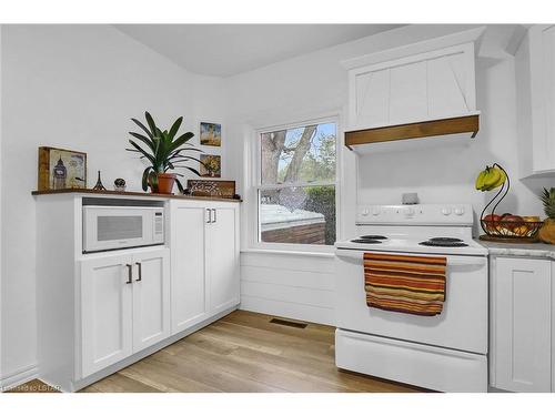 86 Kains Street, St. Thomas, ON - Indoor Photo Showing Kitchen